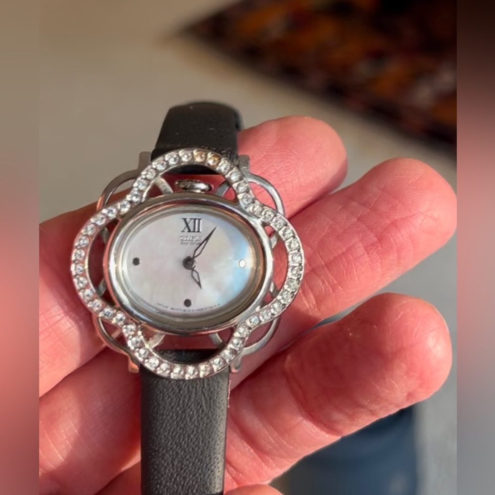 CITIZEN Quartz Eco-Drive Lady’s Watch. Black leather band. EUC. - Picture 1 of 9